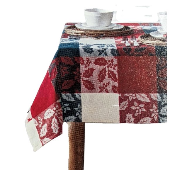 Bee & Willow Home Tablecloth Set 60 x 102 Napkins Runner Holly Theme NWT - Picture 1 of 4
